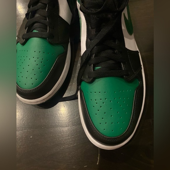 Jordan 1 Mid Green Toe Sneakers - Picture 3 of 9